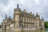 <center>Le château de Chantilly. </center> Le château vu du parc.