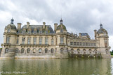 <center>Le château de Chantilly. </center> Le château vu du parc.