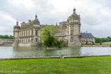 <center>Le château de Chantilly. </center> Le château vu du parc.