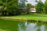 <center>Le château de Chantilly. </center> Le parc. Au fond, le Hameau du Château de Chantilly qui a inspiré le « Hameau de la Reine » au Petit Trianon (Versailles) pour la Reine Marie-Antoinette.
