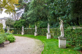 <center>Parc de Bagatelle. </center> Cour circulaire.