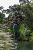 <center>Parc de Bagatelle. </center> La cascade du Grand Rocher.