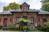 <center>Parc de Bagatelle. </center> La maison du chef jardinier. Elle sépare le jardin des présentateurs et le potager. Elle a été construite vers 1860 pendant la période anglaise de Bagatelle