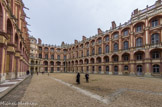 <center>Saint-Germain-en-Laye. </center> Le Château-Vieux. C’est François Ier qui, ajoutant la brique à la pierre, fait bâtir le château Renaissance tel que vous le découvrez aujourd’hui. Et c’est dans la chapelle palatine qu’il s’unit le 18 mai 1514 à Claude de France.