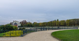 <center>Saint-Germain-en-Laye. </center> Elle possède une « demi-lune » au premier tiers de sa longueur.