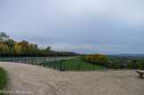 <center>Saint-Germain-en-Laye. </center> La grande terrasse de Saint-Germain-en-Laye a été créée par André Le Nôtre sur demande de Louis XIV entre 1669 et 1674. Elle fut construite afin d'agrémenter les jardins du Château-Neuf, dont c'est l'un des seuls vestiges. La Grande Terrasse s'étend sur 2,400 km jusqu'au Château du Val.