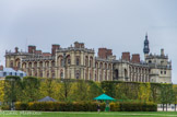 <center>Saint-Germain-en-Laye. </center> Jusqu'aux interventions de Le Nôtre, il n'existait face au Château-Vieux que des parterres en carrés, le potager du roi créé sous François 1er ainsi qu'une grande partie boisée. Le Nôtre rasa les murs qui délimitaient l'ancien potager et créa un nouvel axe au centre de la façade nord du Château-Vieux. Le plan du bâtiment - un pentagone irrégulier - contraignit le jardinier à établir le parterre en diagonale, eu égard à la façade.
Le Nôtre dessina alors deux grandes pièces de broderies décorées de rinceaux de buis. Ce végétal persistant fut utilisé pour la première fois en France à Saint-Germain-en-Laye par Etienne Dupérac avec la réalisation des jardins en terrasse. Des plates-bandes garnies de fleurs à toutes saisons et d'ifs taillés en cônes, en boules ou en cylindres entouraient les rebords de ces broderies. Une allée médiane de 10 toises de large; (19,50 mètres), prolongée par l'avenue des Loges (1663 - 1670), séparait les deux pièces de buis. Le sable qui était de nuances et de couleurs différentes la recouvrait, avant qu'elle ne soit pavée en 1764. Grâce à l'harmonie des perspectives et aux jeux des bassins, le Nôtre établit un équilibre qui pouvait être admiré des fenêtres hautes du château. Des palissades de charmilles et d'ormilles encadraient cette composition à l'Est et à l'Ouest.