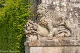 Aux pieds des escaliers se trouvent 4 sculptures datant du XIXe siècle mais qui étaient prévues à l’époque de Nicolas Fouquet.