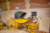 <center>Musée des Attelages. </center> Un attelage en guides, le cocher mène les chevaux depuis la voiture par l'intermédiaire de longues guides en cuir.