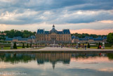 <center>Pourquoi le nom de Grand Miroir Carré ? </center>Si on se place entre les Cascades et la margelle Sud du Grand Miroir Carré, on peut voir dans l'eau du Miroir le reflet du château tout entier qui est pourtant éloigné de 400 mètres.