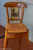 <center></center>Sur le dossier de la chaise, Paul et Virginie. Serment d'amour.