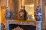 <center>L’exotisme comme art de vivre à la française au temps des Lumières</center>Rares objets issus de la collection de Louis Joseph Denis Borély encore en place, les potiches couvertes de Chine (sur la console) ou du Japon (sur la cheminée), s’accordent aux services de table en porcelaine chinoise de la Compagnie des Indes et de la fabrique d’Arita au Japon. Les pièces en faïence de Marseille à décor exotique, destinées à la consommation du thé, du café ou du chocolat, les accompagnent.