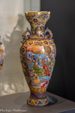 <center>Paire de vases</center>Japon. Ere Meiji (1868-1912), début XXe siècle. Porcelaine, style Satsuma.
Legs Jules Cantini, 1917. Fonds Musée Cantini.
