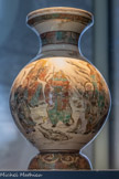 <center>Vase.</center>Tôritei. Japon, Tokyo.
Ere Meiji (1868-1912), XIXe siècle.
Signature, dans l’œuvre et à la base : « Fait par Tôritei, Japon, Tokyo » (traduction d’Akane Nishii).
Grès, style Satsuma.
Don Jules Cantini, 1917. Fonds Musée Cantini
Marseille, Château Borély — Musée des Arts décoratifs, de la Faïence et de la Mode.