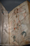 <center>« Homme zodiacal »</center>Recueil de traités médicaux séfarade
Provence, France 14e siècle Manuscrit
Bibliothèque nationale de France, département des Manuscrits, Paris.
L'iconographie dite de « l'homme zodiacal », issue de l'astrologie médicale ancienne, associe chaque signe du zodiaque à une partie du corps humain. Elle permet par exemple de préconiser ou non un soin en fonction de la position des astres dans la constellation correspondant à la zone affectée du corps.