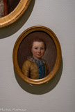 <center>Portrait d’enfant</center>Attribué à François Hubert Drouais (1727-1775)
Milieu XVIIIe siècle Huile sur toile
Marseille, Musée Grobet-Labadié, inv. GL 3166
Ce portrait évoque la mode croissante du portrait d’enfant au XVIIIe siècle. Une société aux ambitions nouvelles émerge alors du vieux monde et l’individualisation de l’enfant c’est à dire son affirmation comme un être à part devient évidente. Un engouement dans lequel François-Hubert Drouais, comme Jean-Baptiste Greuze, jouèrent un rôle majeur, annonçant les portraits sensibles d’Elisabeth Vigée-Lebrun.