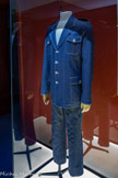 <center>Ensemble pour homme veste et pantalon</center>José Lévy à Paris
Marque française de prêt-à-porter, active de 1988 à2003, créée par José Lévy (1963)
Entre 1988 et2003 Sergé de coton (denim)
Marseille, Château Borély - Musée des Arts décoratifs, de la Faïence et de la Mode, inv. SN MOD 786-787.