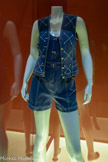 <center>Ensemble gilet et combinaison short</center>Popy Moreni
Marque française de prêt-à-porter créée en 1976 par Popy Moreni (1947).
Ligne Popy Moreni Jean’s. Collection printemps-été 1994. Sergé de coton (denim), lycra, métal.
Don Popy Moreni, 1998.
Marseille, Château Borély - Musée des Arts décoratifs, de la Faïence et de la mode
