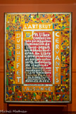 <center>Coffret-livre El ingenioso Hidalgo don Quixote de la Mancha</center>Reinhold Metz
Karlsruhe, Allemagne, 1972-1981 Aquarelle, laque et encre de Chine sur carton
Collection de l’Art Brut, Lausanne, Suisse
Reinhold Metz se définit comme « bibliomane ».
Il entreprend pendant près de dix ans un projet d’enluminures et d’illuminations digne de don Quichotte: il veut ressusciter dans son époque l’âge d’avant l’imprimerie et le travail des moines copistes médiévaux. Le coffret, entièrement réalisé à la main, contient 135 feuillets du texte de Cervantès calligraphié et illustré, en version trilingue française, allemande et espagnole. L’œuvre est dédiée aux penseurs de l’art brut Jean Dubuffet et Michel Thévoz, ainsi qu'à l’Unicef.