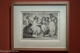 <center>Les Buveurs (ou : Les Ivrognes)</center>Francisco de Goya (d'après Diego Vélasquez)
Espagne, 1778
Première édition, par la Chalcographie nationale de Madrid
Gravure sur cuivre à l’eau-forte, imprimée sur papier vergé fort
Musée Goya, Castres
Goya réalise 21 estampes copiant des peintures de Vélasquez, dont Le Triomphe de Bacchus (1628-1629). L’ivresse est un rituel : les adorateurs se prosternent aux pieds du dieu, qui les couronne de lierre, symbole de jeunesse parce qu’il reste toujours vert.
Le réalisme des traits grossiers des buveurs contraste avec les conventions de la peinture mythologique, employées pour le dieu antique. De droite à gauche, les personnages enivrés rajeunissent. Mais le vin avachit aussi : les poses des buveurs et la diagonale marquée de cette composition manifestent cet affaissement. Comme dans Don Quichotte, fiction et réalisme se mêlent ironiquement.