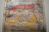 <center>Algérie et Tunisie.</center>Carte politique. Carte murale issue de l’Atlas général Vidal-Lablache.
Années 1950, France
Mucem, Marseille
Durant la conquête coloniale, les militaires et ingénieurs français ont cartographié le territoire algérien pour se l’approprier.
Les cartes ont aussi servi d’outils de propagande, présentant les ressources minières ou agricoles des colonies, les infrastructures construites par les colons ou encore l’intégration de la région dans le commerce mondial.