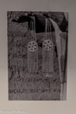 <center>Pendants de tête en argent</center>Thérèse Rivière (France, 1901-1970)
Mission Thérèse Rivière et Germaine Tillion dans l’Aurès, 1934-1937 4 novembre 1936, Aurès, Algérie Tirage photographique moderne