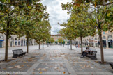 <center>Castres. La place Jean Jaurès</center>Elle tient son nom du député Jean Jaurès. C'est la place principale de Castres, positionnée en bordure de l'Agout et construite entre 1833 et 1872.