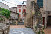 <center>Castres</center>Henri III de Navarre, qui plus tard deviendra roi de France sous le nom d'Henri IV, entre dans Castres le 14 mars 1585, par la porte de l'Albinque. Il est en compagnie de grands chefs protestants comme le Duc de Sully, le Prince de Condé et le vicomte de Turenne. Il séjourne en ville chez le 1er consul Antoine de Thomas.