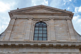 <center>Castres. Église Notre-Dame-de-la-Platé.</center>Deuxième étage ioniqie avec son fronton triangulaire.