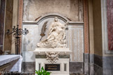 <center>Castres. Église Notre-Dame-de-la-Platé.</center>Monument aux Morts de la paroisse.