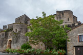<center>Cordes-sur-ciel. Maisons sur les anciennes fortifications.</center>En 1321, Cordes doit faire une pénitence solennelle pour son opposition à l'inquisition de l'hérésie et à l'évêque d'Albi Bernard de Castanet à la fin du XIIIe et dans les premières années du XIVe siècle, époque où ses consuls avaient rejoint le mouvement de contestation emmené par le frère franciscain Bernard Délicieux. Les guerres de Religion de la fin du XVIe siècle occasionnent peu de dommages à Cordes : elle est attaquée le 9 septembre 1568 par le baron de Paulin ; elle repousse l’assaut du vicomte Peyrole de Bruniquel, dans la nuit du 22 au 23 mai 1574.

Prosper Mérimée, alors chargé par Napoléon III d'établir un inventaire du patrimoine architectural français, la visita. La cité s’éveilla à nouveau à partir du milieu du XXe siècle, lorsque des artistes la redécouvrirent.