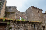 <center>Cordes-sur-ciel.</center>Maisons sur les anciennes fortifications.