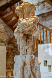 <center>Cordes-sur-ciel. Musée Charles Portal.</center>Sur la croix est représentée (à gauche) Marie de Magdala. Elle est souvent représentée sur des icônes portant un vase d'onguents, non pas à cause de l'onction de la femme pécheresse, mais parce qu’elle était parmi ces femmes qui apportaient des parfums au tombeau de Jésus. Pour cette raison, elle est qualifiée de « myrrho-phore » (porteuse de myrrhe). A droite, Saint Martin de Tours.