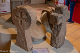 <center>Cordes-sur-ciel. Musée Charles Portal.</center>Stèle discoïdale XIVème-XVème siècle.
matériaux : grès.
origine : ancien cimetière de Cordes (trouvé en 1995 par 2 Cordais membre des Amis du Vieux Cordes, Laurent Fortier et J.L. Rigal) à proximité de l’ancienne église N.D. De la Vaysse).
Description : monument funéraire monobloc composé d'un disque orné sur les 2 faces d'une croix de Malte, surmontant un pied en queue d’aronde.
On trouve ce type de stèle dans les zones d’influence des templiers et ordres hospitaliers. Il y avait justement un hôpital dans la zone de la découverte.
La forme circulaire, signe d'éternité, le cercle est sans fin, associée à la croix était très prisé au moyen âge, elle apportait au commanditaire 