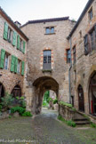 <center>Cordes-sur-ciel.</center>La porte des Ormeaux. À l'intérieur de l'enceinte, des morceaux de murs sont en brique. Depuis 2008, le musée Charles-Portal d'histoire de la ville de Cordes est installé dans la tour et la maison Fabre attenante. Il a été aménagé dans ces lieux pour répondre à l'étroitesse du local précédent.