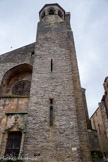 <center>Cordes-sur-ciel. L’église Saint-Michel.</center>Le clocher et l'arceau qui lui sert d'arc-boutant doivent dater des années 1369-1374. Construction du clocher avec 3 cloches par Rolland, maçon. Le plan carré de la base du clocher se transforme ensuite en octogone dont chaque face est ouverte d'une baie ogivale.