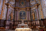 <center>Monestiès. L'église Saint-Pierre.</center>L'église du XVIe siècle a été reconstruite sur l'église romane antérieure qui eut à souffrir des combats durant la croisade des Albigeois. La nouvelle église, construite perpendiculairement, comprend un chevet à cinq pans et une nef à trois travées barlongues, flanquées symétriquement de chapelles construites entre les contreforts, à la manière languedocienne.