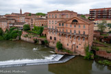 <center>Albi</center>La vermicellerie d'Albi, plus communément désignée sous l'appellation les moulins albigeois, est une ancienne usine de pâtes alimentaires. Anciennement aménagé, le site hydraulique de l'usine de pâtes alimentaires d'Albi, ou Moulins Albigeois, occupe les assises d'un moulin à farine susceptible de dater du 12e siècle, arrimé à une chaussée exploitée depuis le Moyen Age. Transformé au 17e siècle avec la construction de l'hôtel de la Vache rouge (rue Porta) , le site a été remanié entre 1703 et 1739, augmenté dans les années suivantes (grands bâtiments, le long de l'ancienne ruelle de Rives) , encore accru en 1828 (magasin à blé, avec date portée) , et transformé en usine de pâtes alimentaires, avec la construction en 1850 de la vermicellerie proprement dite. Archétype des constructions en brique du 19e siècle, l'usine est aux couleurs de la cité (prouesse technique des balcons). Elle déployait ses équipements et ses machines sur plusieurs étages. Il reste le soubassement des séchoirs à pâtes.