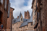 <center>Albi</center>La rue d’Engueysse, qui porte le nom de la famille Gueysse, constitua jusqu'au XVIIIe siècle, une artère vitale pour la circulation des marchandises provenant du Port Vielh et du pont Vieux vers la ville et la place de la Pile.