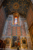 <center>La cathédrale Sainte-Cécile</center>Déambulatoire. Chapelle Sainte Martiane. Sainte Martianne recevant la bénédiction du père dans un lieu architecturé. La sainte est agenouillée à gauche, les mains croisées sur la poitrine. Elle reçoit la bénédiction de Dieu le Père apparaissant dans des nuées en haut à droite. Une perspective architecturale fuyante creuse la composition au centre, et ouvre sur un paysage. Attribué à Jean Molinier, 1640. C'est la seule représentation visible de la sainte vénérée dans le diocèse.  Portrait de sainte Carissime, Soulié Léon (peintre), XIXe siècle. Saint Amarand, Huile sur toile dans un cadre en bois doré surmonté de volutes encerclant une croix dans un médaillon. Sous le cadre, un panneau portant une inscription portée par des motifs végétaux. Ce tableau a été peint par Léon Soulié en 1840.