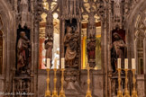 <center>La cathédrale Sainte-Cécile</center>La Vierge Marie avec à sa droite, saint Paul et à sa gauche, saint Jean-Baptiste