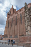 <center>La cathédrale Sainte-Cécile</center>La cathédrale. Dimensions extérieures : L. 113m, 1. : 35m, H. : 40m