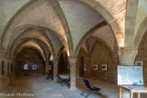 <center>Abbaye de Beaulieu-en-Rouergue  </center>Le cellier se situe dans l’aile occidentale de l’abbaye, construite au milieu du XIIIe siècle. Chez les Cisterciens, cette aile est traditionnellement dévolue aux moines convers, en charge des travaux manuels dans l’enceinte de l’abbaye et à l’extérieur. Les moines convers se distinguent des moines de chœur, qui se consacrent essentiellement à la prière.
Le cellier servait à stocker et à conserver les denrées. Composé de deux rangées de cinq voûtes d’ogives reposant sur quatre colonnes, il témoigne de l’architecture gothique de l’époque. Sa structure et l’esthétique épurée de ses chapiteaux rappellent ceux de la salle capitulaire et montrent /’attention égale accordée à ces deux lieux.