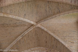 <center>Abbaye de Beaulieu-en-Rouergue  </center>Voûte du transept sud, la clé de voûte étant effacée.
