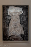 <center>Abbaye de Beaulieu-en-Rouergue  </center>Jean Dubuffet (Le Havre, 1901 - Paris, 1985) 
Barbe de désintégration des injures Novembre.
Huile sur toile 
Jean Dubuffet utilise les matières et les techniques les plus diverses pour créer des formes artistiques inédites. Ce travail matiériste reçoit le nom de Texturologie.
Cette œuvre fait partie d'une série, les Barbes, exécutée avec des dessins, des assemblages d'empreintes ou de tableaux. Dubuffet l'achève par un poème. As-tu cueilli la fleur de barbe, qu'il déclame dans le cadre de ses expériences musicales. Le dépouillement et l'austérité de cette toile séduisent Geneviève Bonnefoi, qui la reçoit en cadeau de l'artiste en 1961.