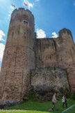 <center>Najac : Forteresse Royale. </center>L’esplanade du Sénéchal. A gauche, le donjon, au milieu, la terrasse bâtie sur la citerne, à droite, une tour ronde.