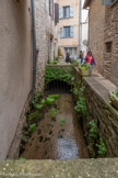 <center>Saint-Antonin-Noble-Val </center>Le canal de la Bonnette.
Le premier canal part d’un barrage sur la Bonnette (lieu-dit Capelos), 800 mètres en amont de la ville. Il passe ensuite par le quartier des Banhs et en souterrain dans le quartier de la Jogario acheminant l'eau vers le cloître. C’est le plus ancien connu car il alimentait l'abbaye et son moulin.