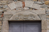 <center>Penne  </center>En 1365, un capitaine gascon du nom de Mongat, agissant pour les Anglais, prend Penne. En 1374, Penne est repris par les Français. En 1384, les Anglais reprennent le village et le conservent jusqu'en 1451. Le château est démantelé en 1586, et laissé à l'abandon pendant 420 ans, jusqu'à l'acquisition au début des années 1980 par Me Breuil, avocat, puis en 2006 par un architecte, Axel Letellier.