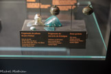 <center>Penne  </center>Fragments de pièces de jeu d'échec. Bois de cervidé. XIe-XIIe siècle. Ht. 23mm.
Fin XIIe-début XIIIe siècle. Ht 30mm. Forteresse de Penne - secteur Basse-Cour.
Fragments de verrerie de Grésigne.
Antérieur au XVIe siècle pour la perle Verre Forteresse de Penne - secteur Eglise
Deux grelots XIVe siècle Alliage cuivreux Forteresse de Penne secteur Eglise