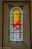 <center>Église Notre-Dame-de-l'Assomption de Bruniquel</center>En 1985, les vitraux du XIXe siècle sont complétés par 3 vitraux modernes, œuvres de l’artiste bruniquelais Jean-Dominique Fleury, maître verrier qui a une résidence à Bruniquel, qui a réalisé récemment les vitraux de Ste-Foy-de-Conques (Aveyron) à partir des cartons de Pierre Soulages.Ils évoquent de façon symbolique trois Pôles fondateurs de la foi catholique. La Résurrection. La mort n’a pu garder dans son étreinte le Fils unique : Jésus repousse l’ombre.